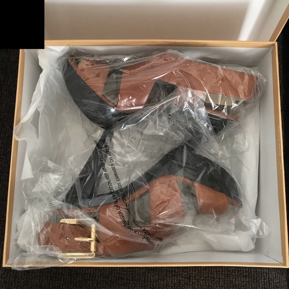 Michael Kors Carla Platform Lugagge Sandal - Picture 6 of 7